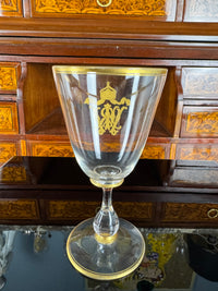 Kaiserliches Wasserglas und Portweinglas Wilhelm II. mit IRW Monogramm und Kaiserkrone in Klavierlackschatulle um 1900