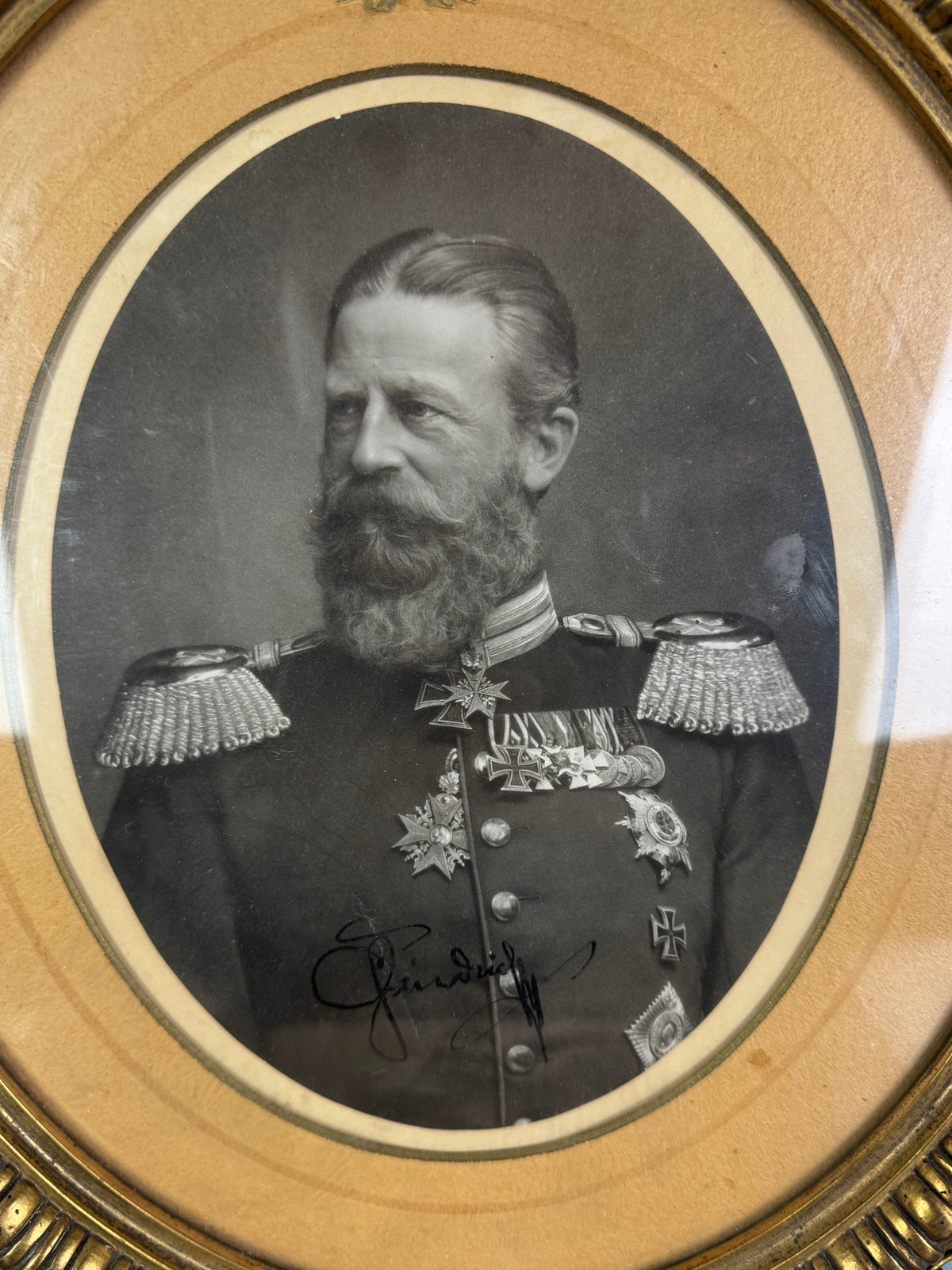 Geschenkrahmen mit einem Portrait von Kaiser Friedrich III., 1888