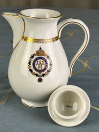 Kaiserliche Mokkakanne mit Deckel von S.M.Y. Hohenzollern, datiert 1908 + 1909 – Porzellan aus dem Besitz  Kaiser Wilhelm II.
