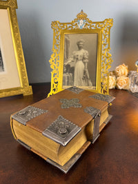 Kaiserin Auguste Victoria – Geschenk‑Bibel von 1896 mit Widmung