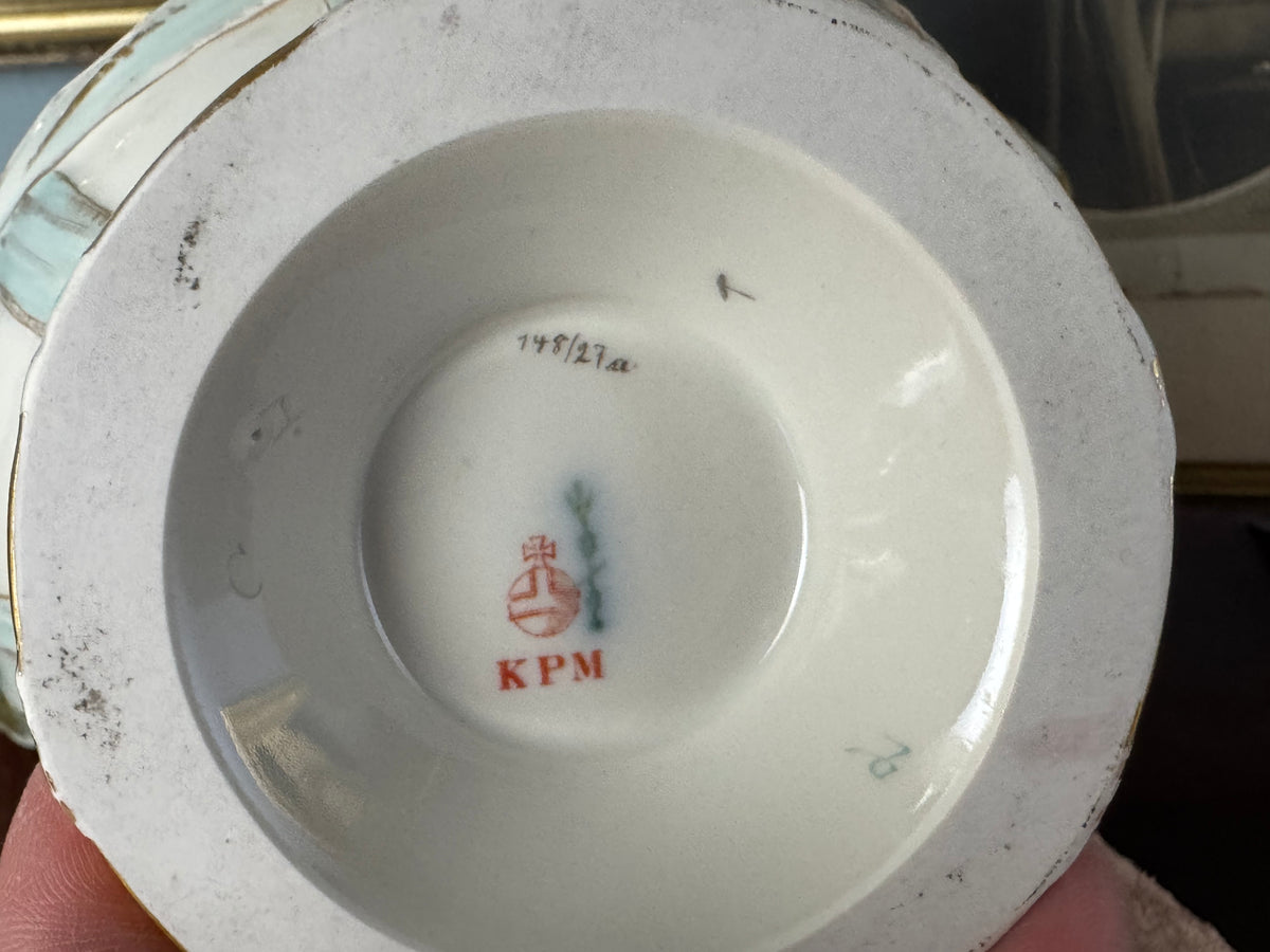 Deckelvase mit Monogramm der Kaiserin Auguste Victoria, KPM Berlin, um 1910