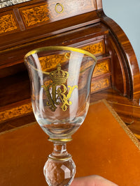 Antikes Weinglas der Kaiserzeit mit vergoldetem WR-Monogramm von Kaiser Wilhelm II. und Krone, um 1900