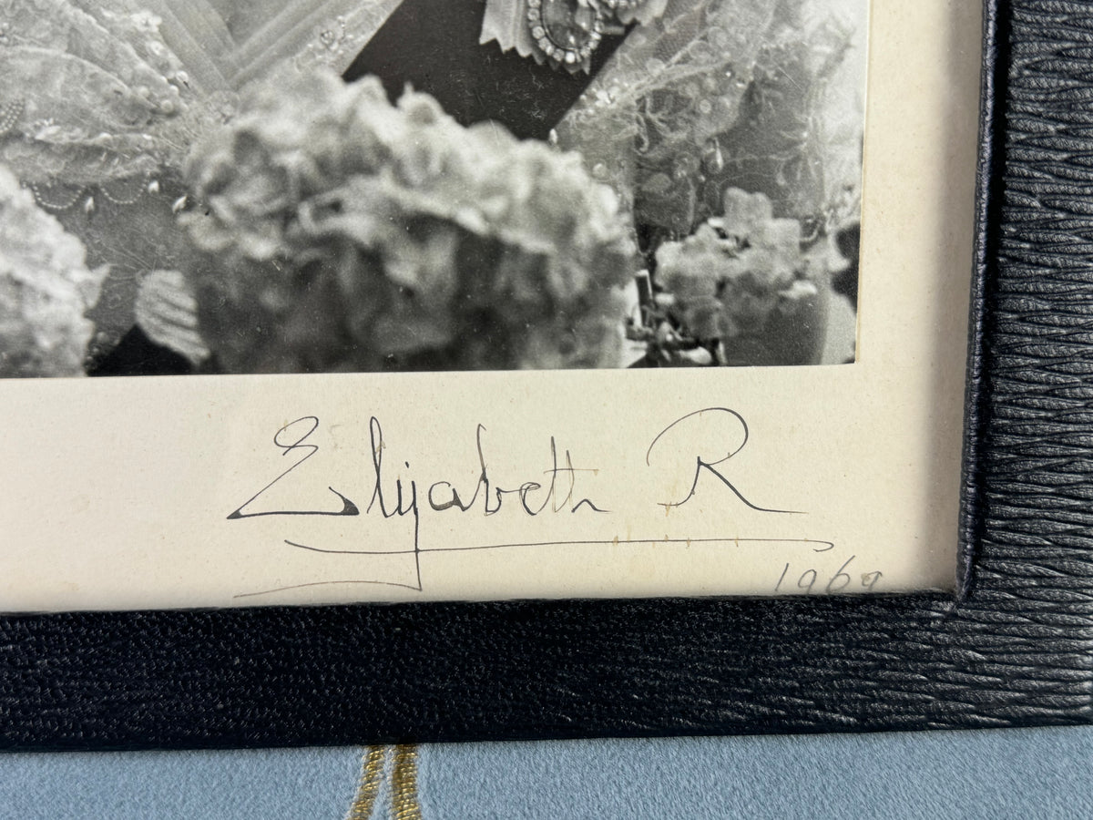 Geschenkrahmen der Königin Elizabeth von England, datiert 1962
