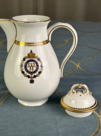 Kaiserliche Mokkakanne mit Deckel von S.M.Y. Hohenzollern, datiert 1908 + 1909 – Porzellan aus dem Besitz  Kaiser Wilhelm II.
