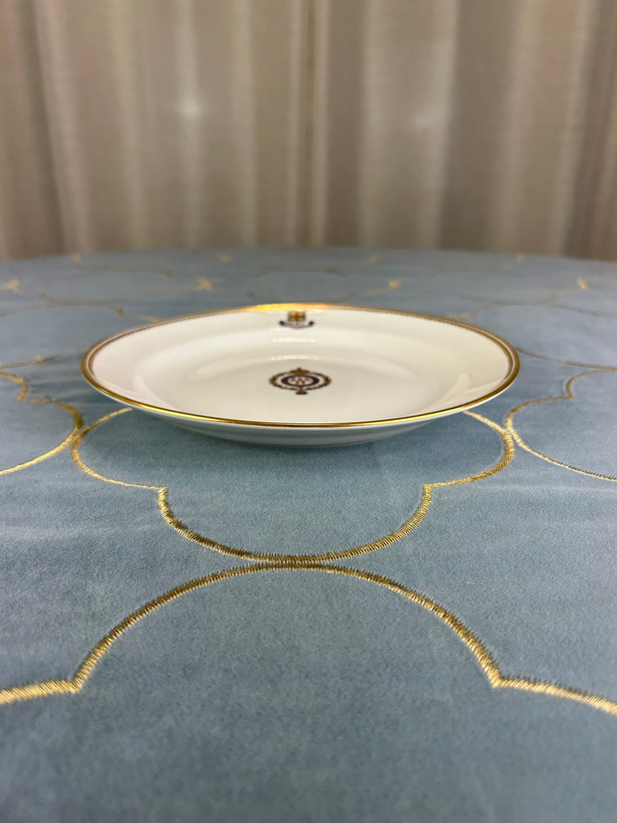 Kaiserlicher Dessertteller von S.M.Y. Hohenzollern, datiert 1907 – Porzellan aus dem Besitz Kaiser Wilhelm II.