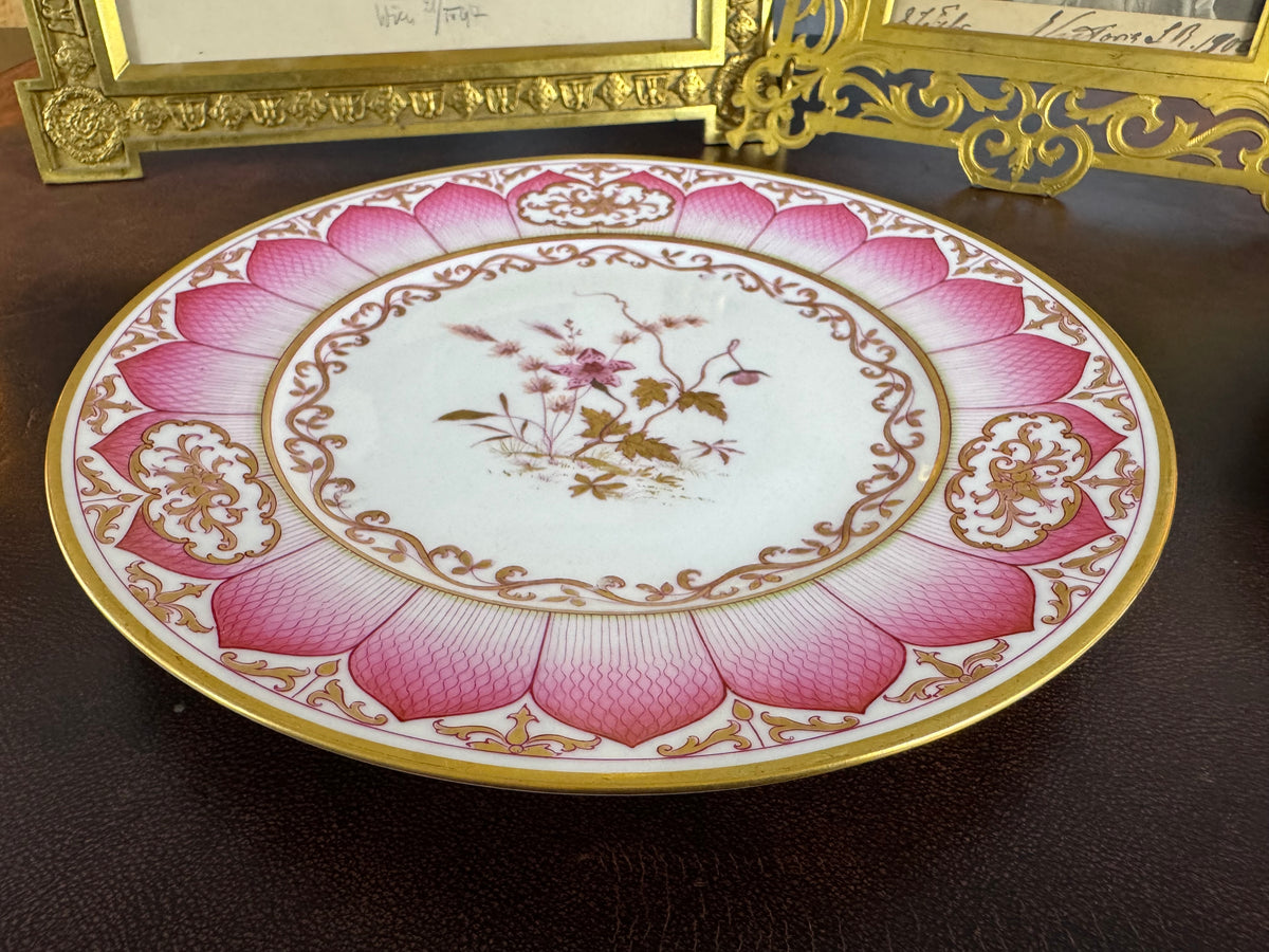 Plat de service du service de Damas, Kaiser Guillaume II, daté de 1906