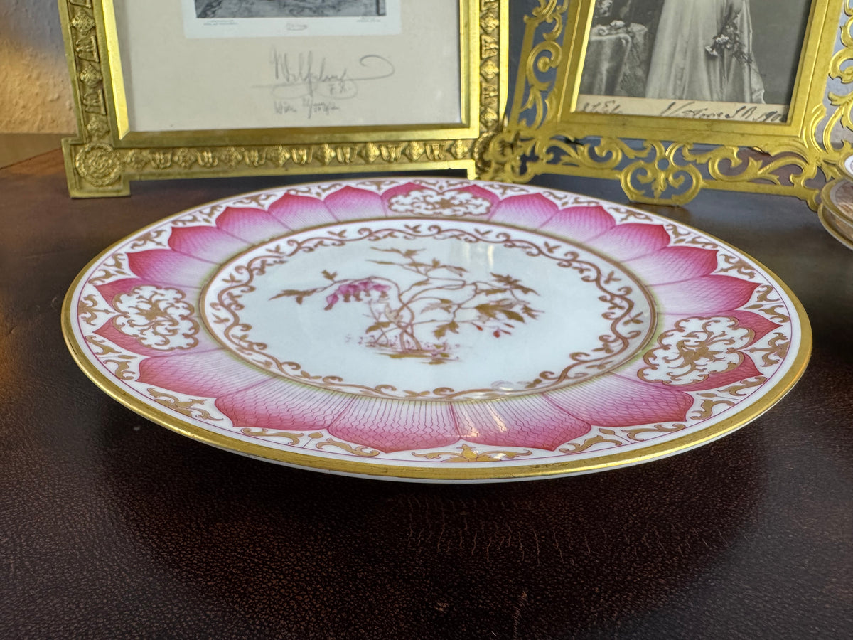Plat de service du service de Damas, Kaiser Guillaume II, daté de 1906