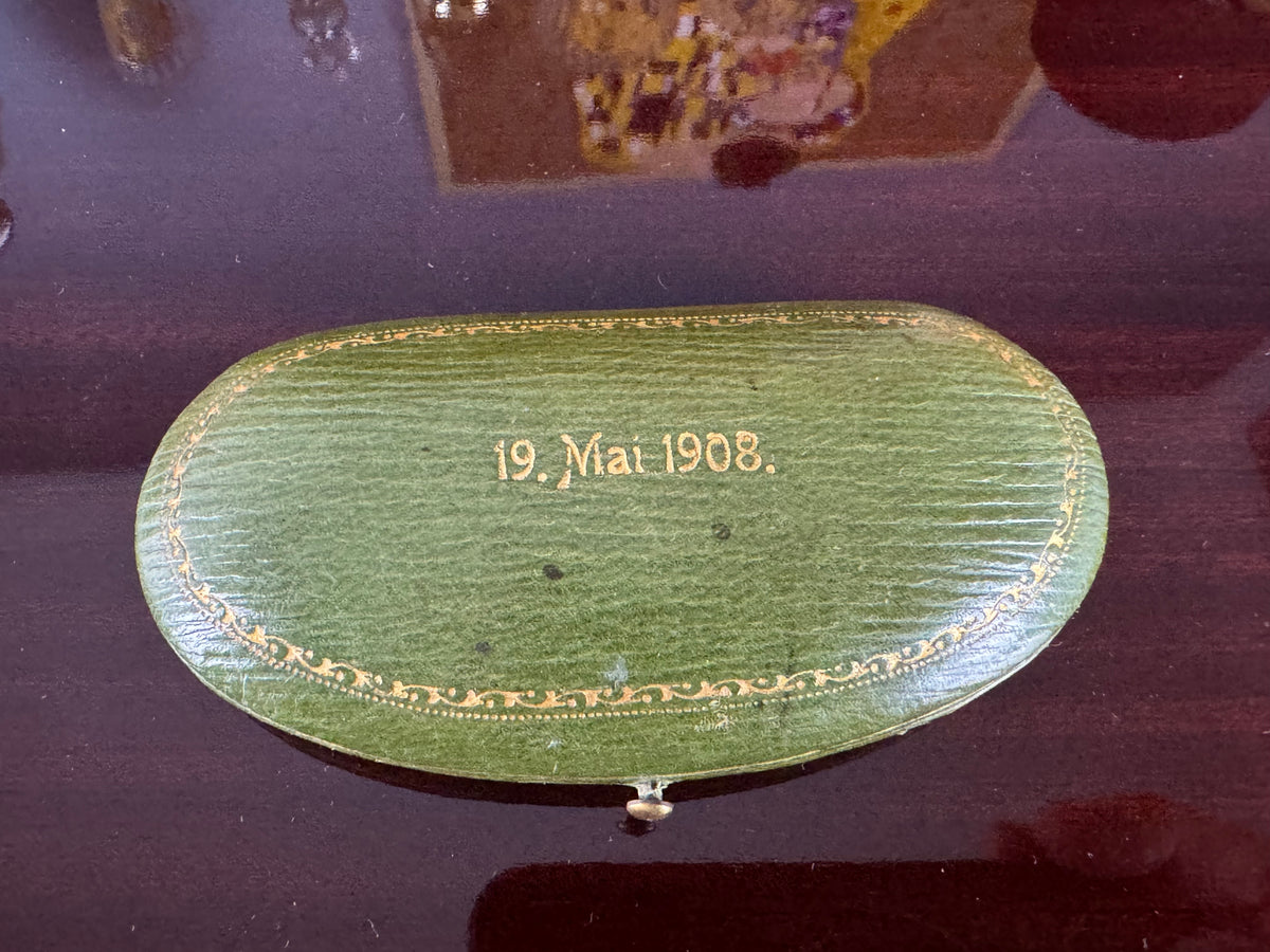 Originale goldene Manschettenknöpfe Kaiser Wilhelm II. mit Monogramm W II, Kaiserkrone, Brillanten und datiertem Originaletui von 1908.