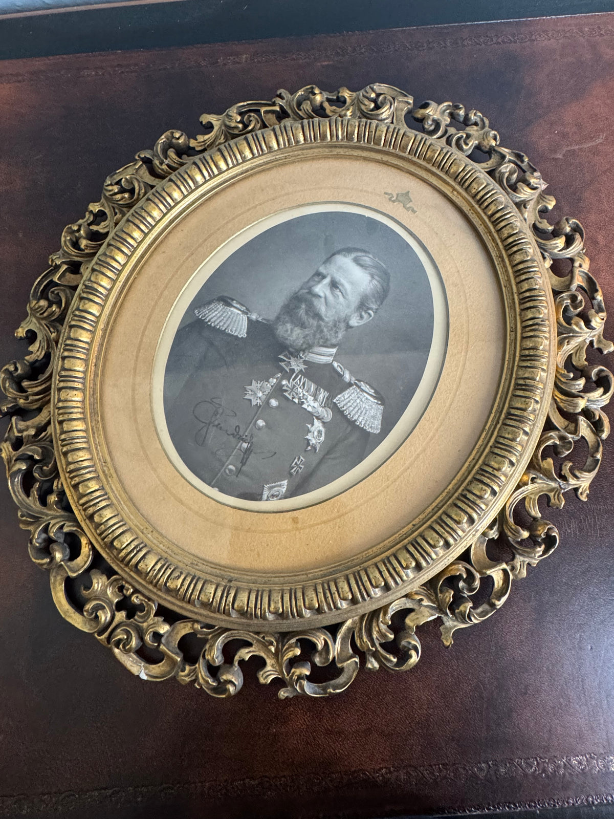 Geschenkrahmen mit einem Portrait von Kaiser Friedrich III., 1888
