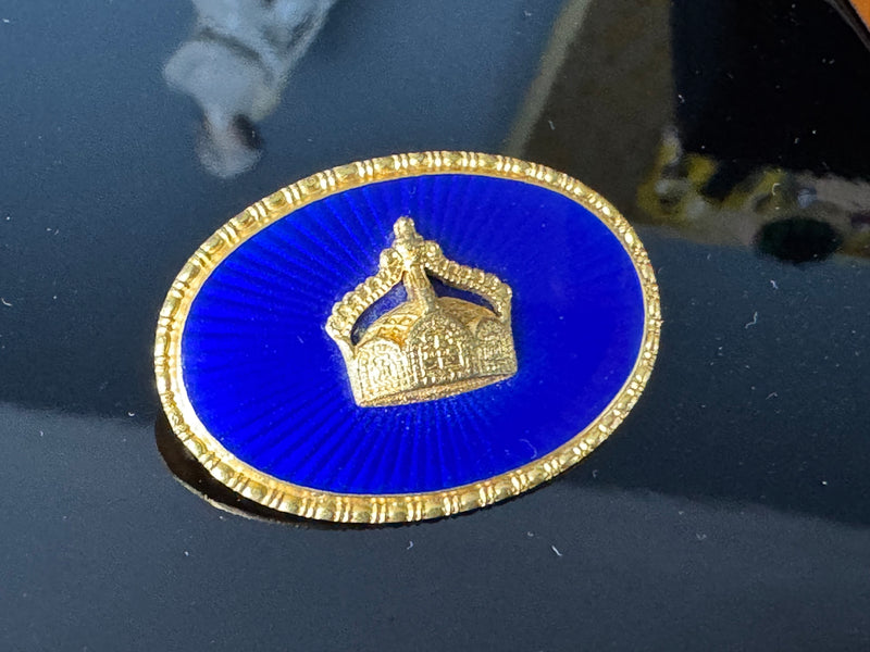 Kaiserliche Geschenkbrosche um 1900 mit vergoldeter Kaiserkrone Kaiser Wilhelms II. auf dunkelblauer Emaille, Deutsches Kaiserreich