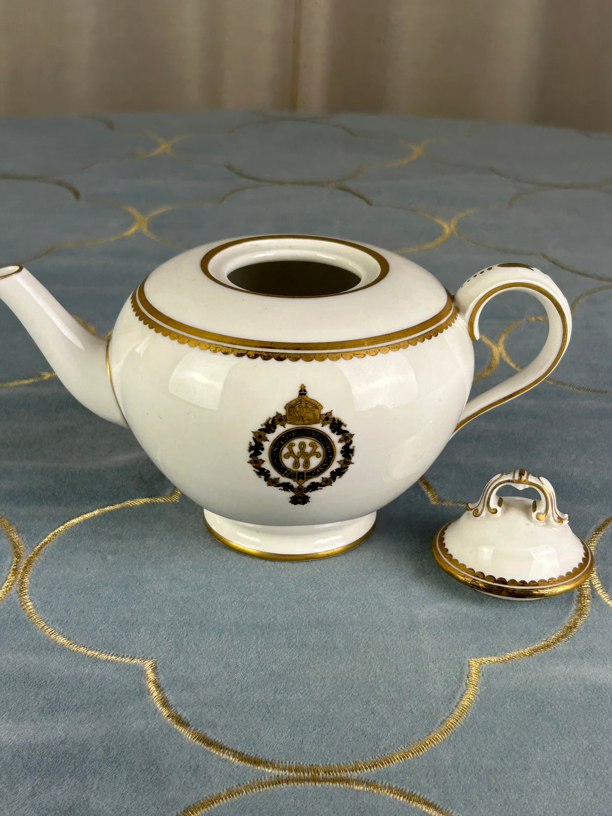 Kaiserliche Teekanne mit Deckel von S.M.Y. Hohenzollern, datiert 1912 – Porzellan aus dem Besitz  Kaiser Wilhelm II.