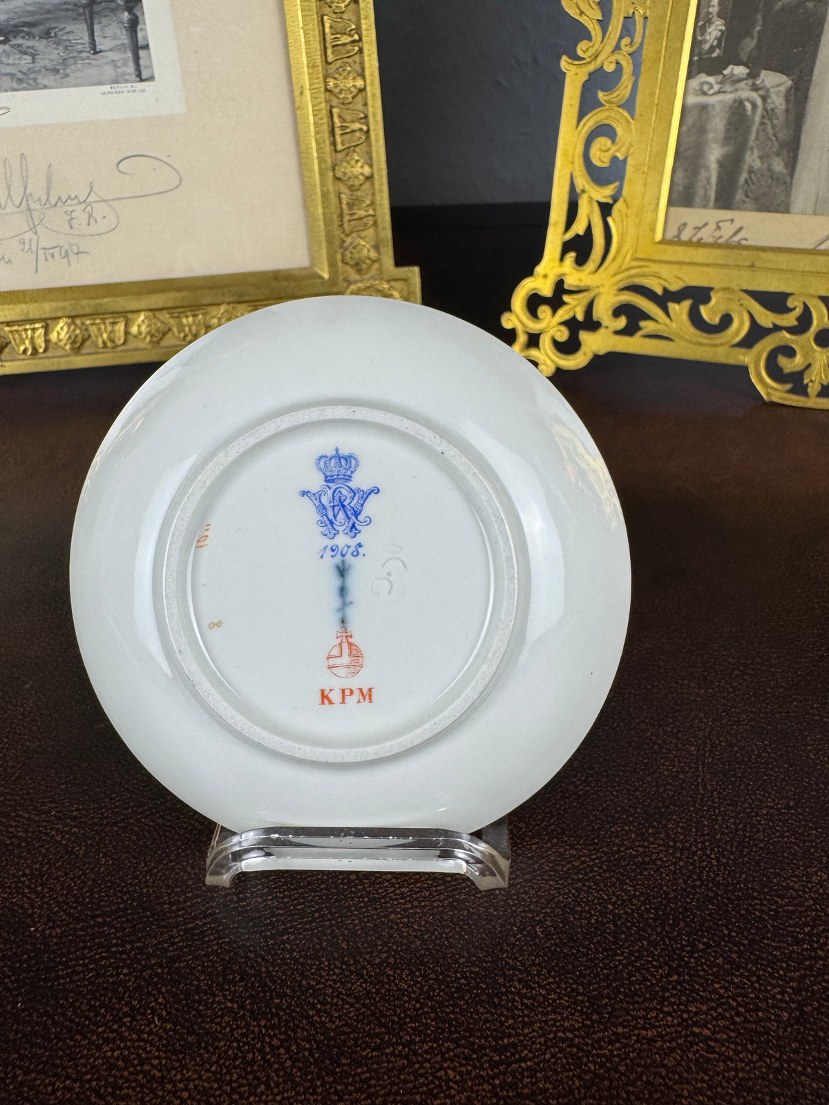 Neuosier Mokkatasse und Untertasse, Kaiser Wilhelm II., datiert 1908 und 1913
