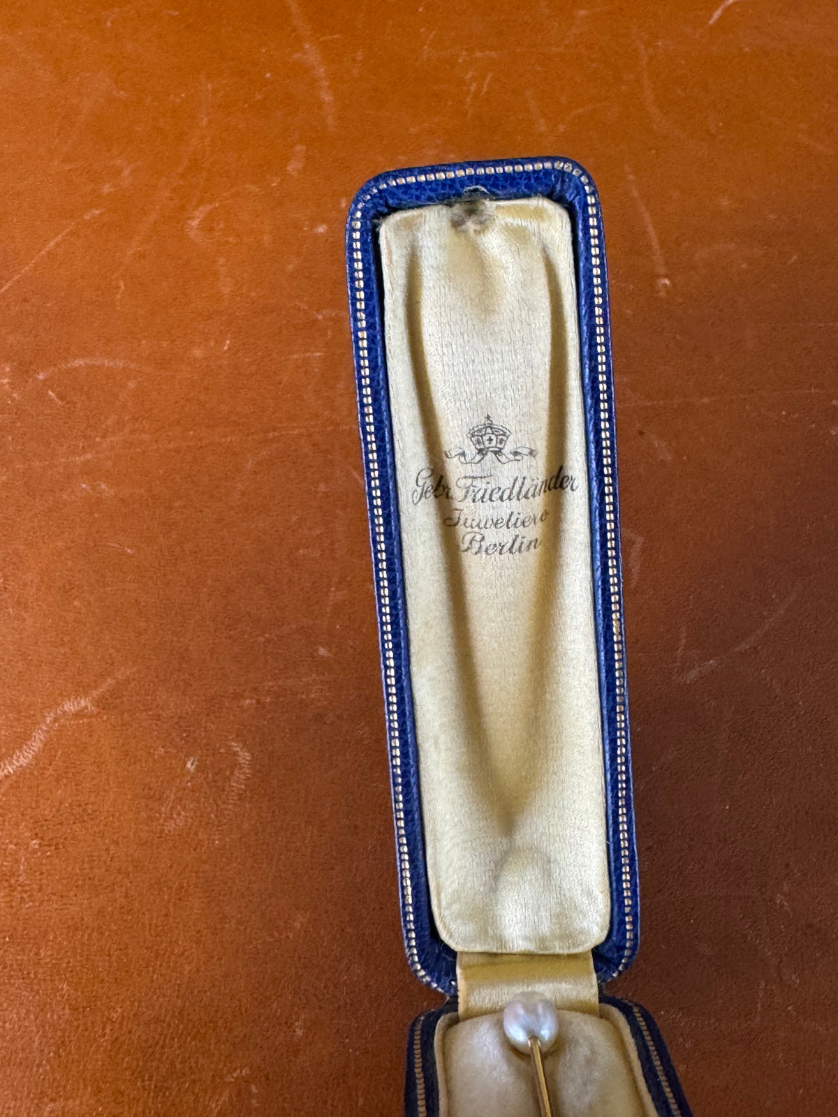 Anstecknadel aus 585 Gold mit echter Perle im originalen Etui von Friedländer Berlin