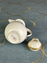 Kaiserliche Mokkakanne mit Deckel von S.M.Y. Hohenzollern, datiert 1908 + 1909 – Porzellan aus dem Besitz  Kaiser Wilhelm II.