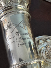 Kaiserliche Segeltrophäe 1898 – Silberpokal von Kaiser Wilhelm II für die Yacht Iduna, Kiel–Travemünde, Lazarus Posen