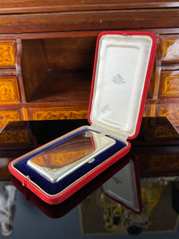 kaiserliches Zigarettenetui der Kronprinzessin Cecilie aus 800 Silber mit Diamantmonogramm, Goldkrone und originaler Friedländer-Schatulle.