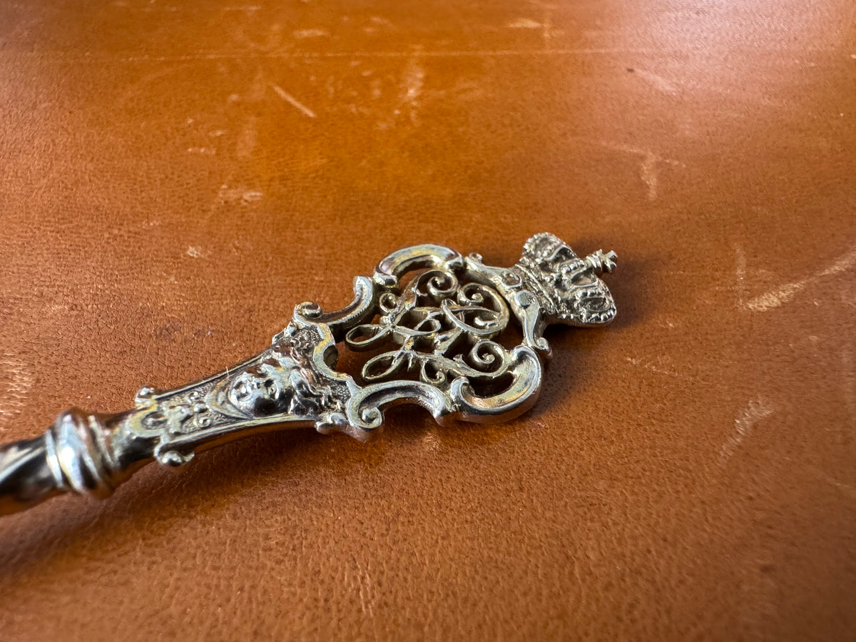 Kaiserlicher Zuckerlöffel aus Silber mit WR Monogramm von Kaiser Wilhelm I. um 1880 aus kaiserlichem Besitz