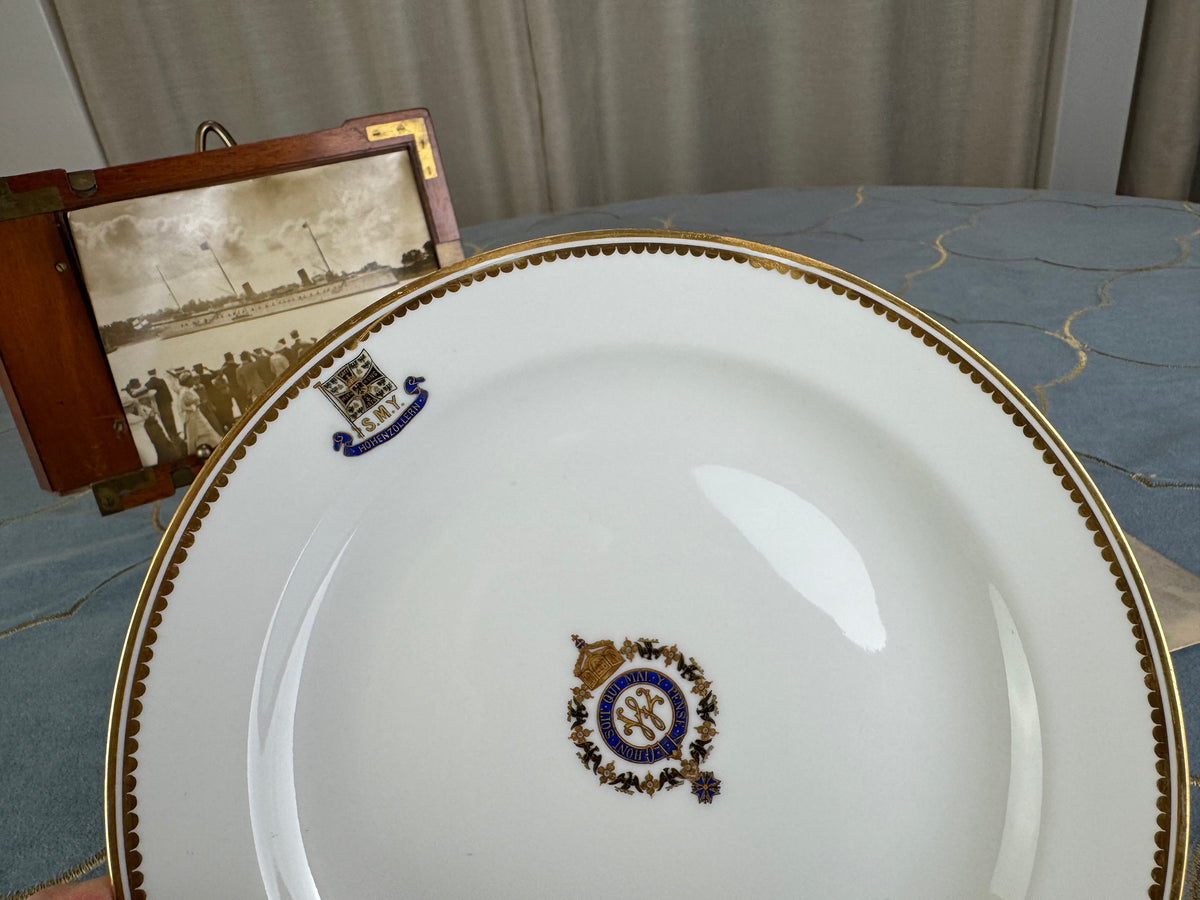 Kaiserlicher Dessertteller von S.M.Y. Hohenzollern, datiert 1899 – Porzellan aus dem Besitz Kaiser Wilhelm II.