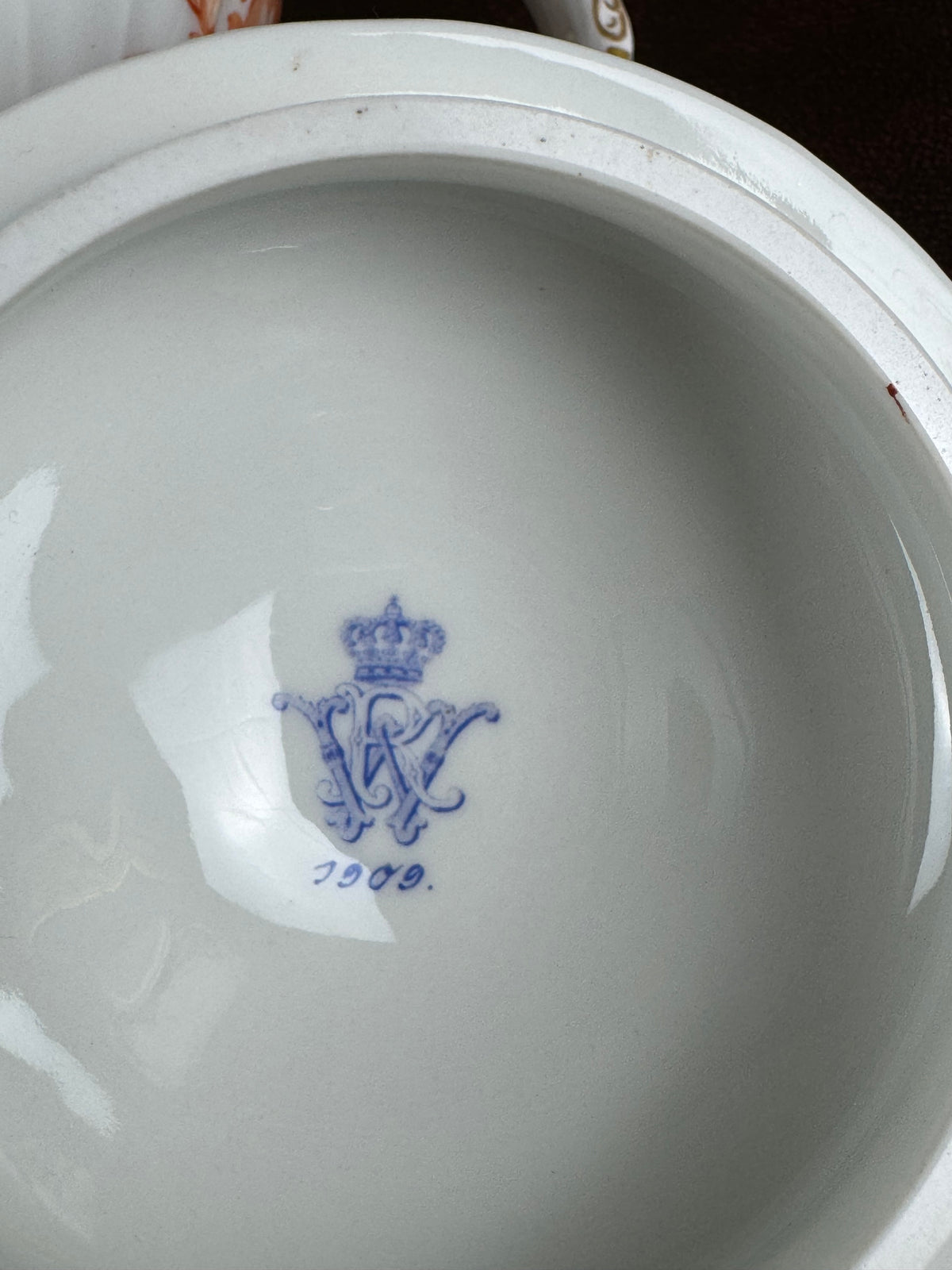 Neuosier Warmwasserkanne, Kaiser Wilhelm II., datiert 1902 und 1909