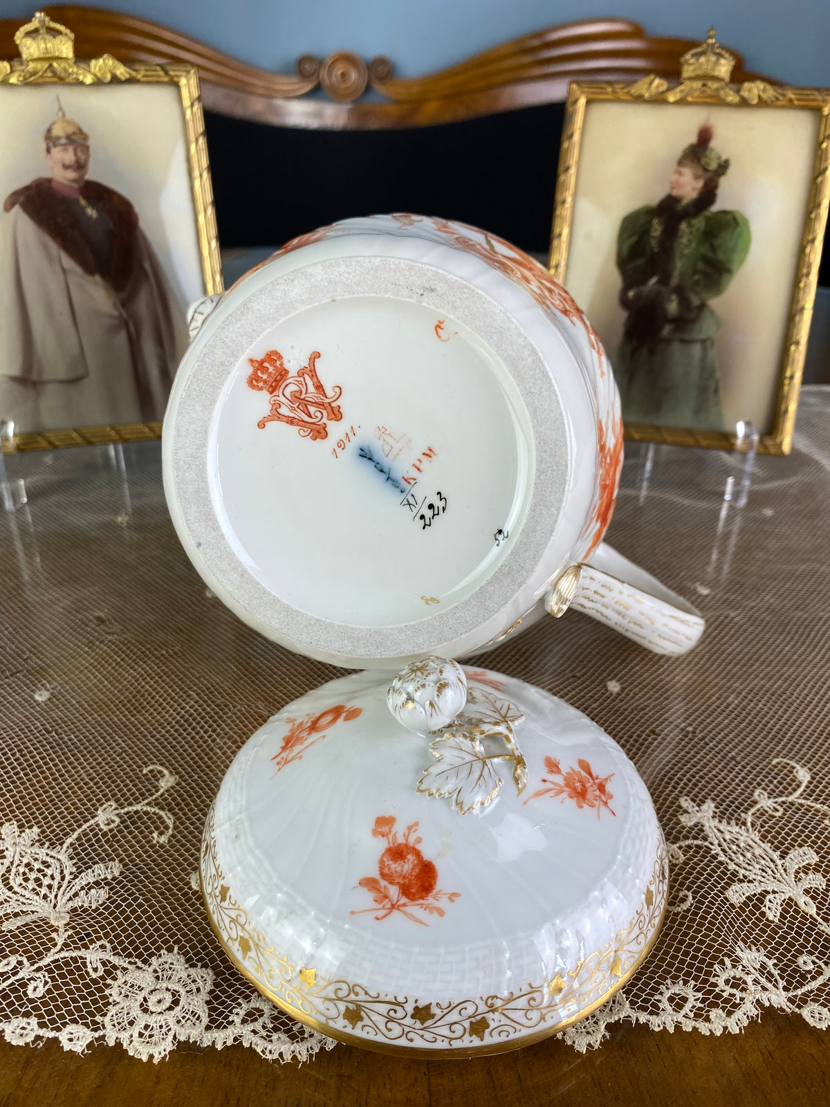 Neuosier Warmwasserkanne, Kaiser Wilhelm II, datiert 1901 + 1911