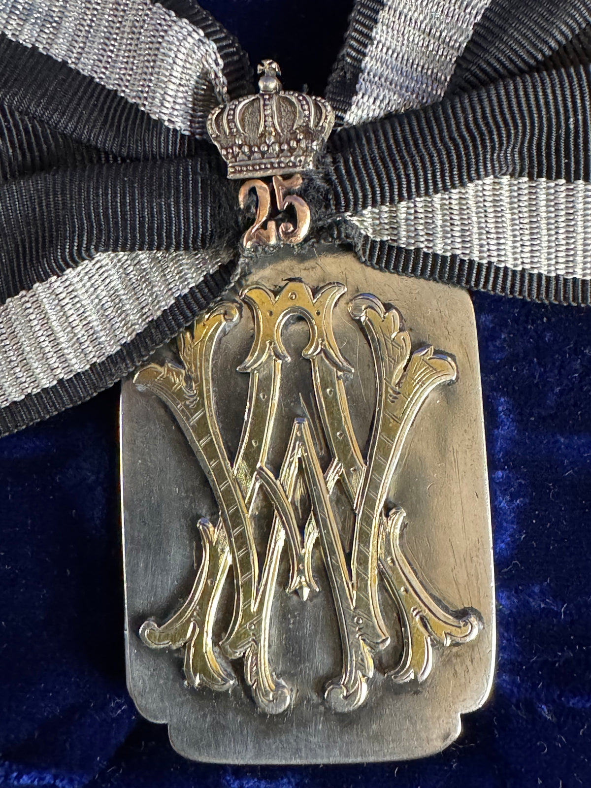 Insigne du 25e anniversaire du prince héritier Wilhelm – monogramme A & W, régiment de Hambourg, vers 1884