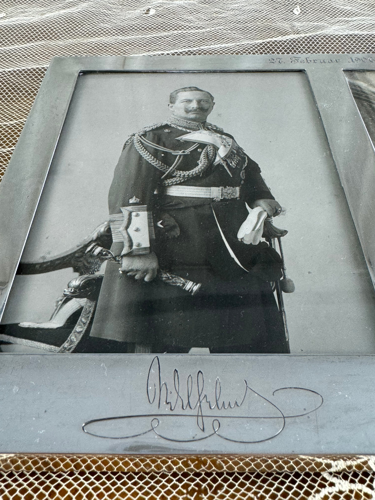 Geschenkrahmen Silberne Hochzeit Kaiser Wilhelm und Kaiserin Auguste Victoria, datiert 1906
