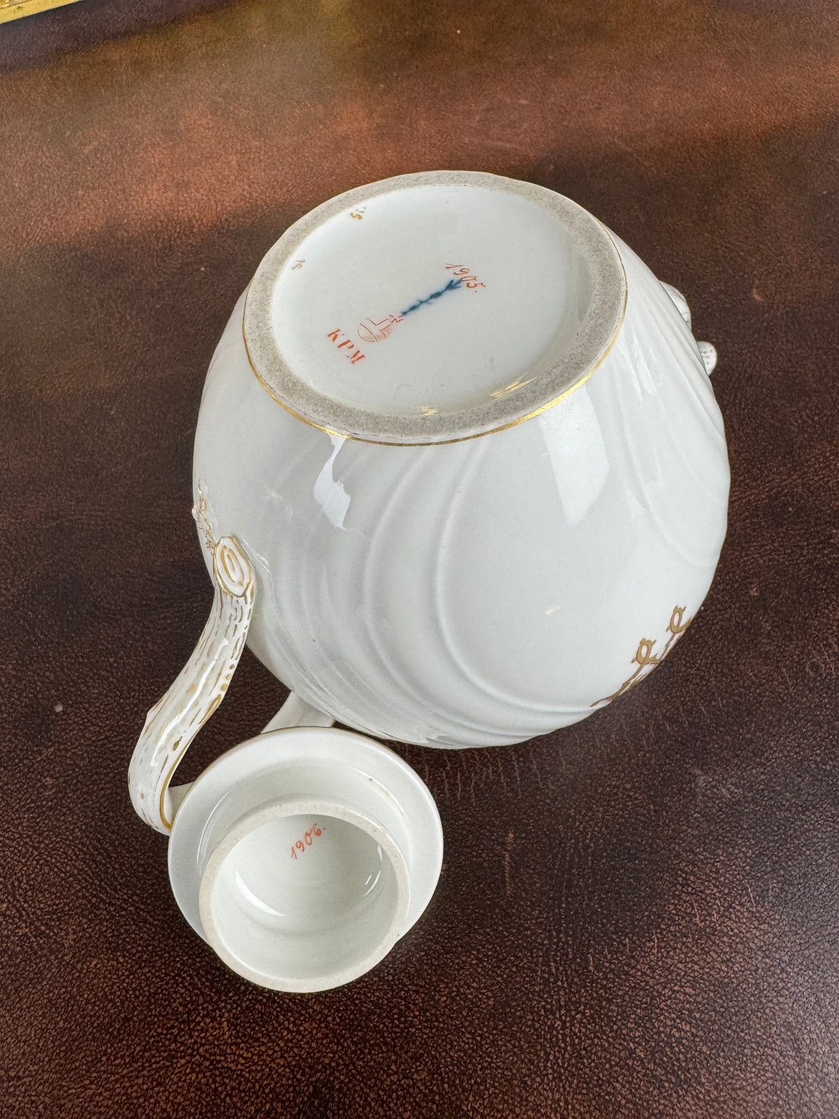 Neuosier Teekanne, Kronprinz Wilhelm von Preußen, datiert 1905 und 1906