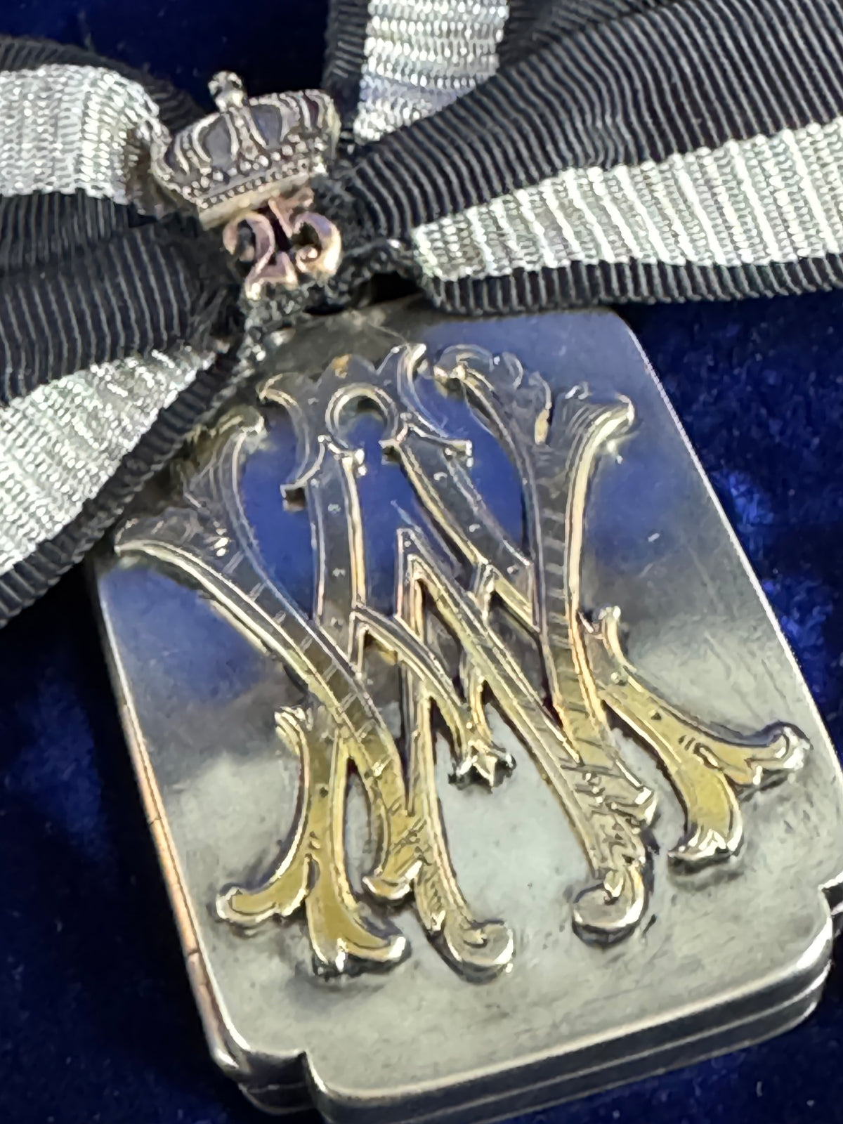 Insigne du 25e anniversaire du prince héritier Wilhelm – monogramme A & W, régiment de Hambourg, vers 1884