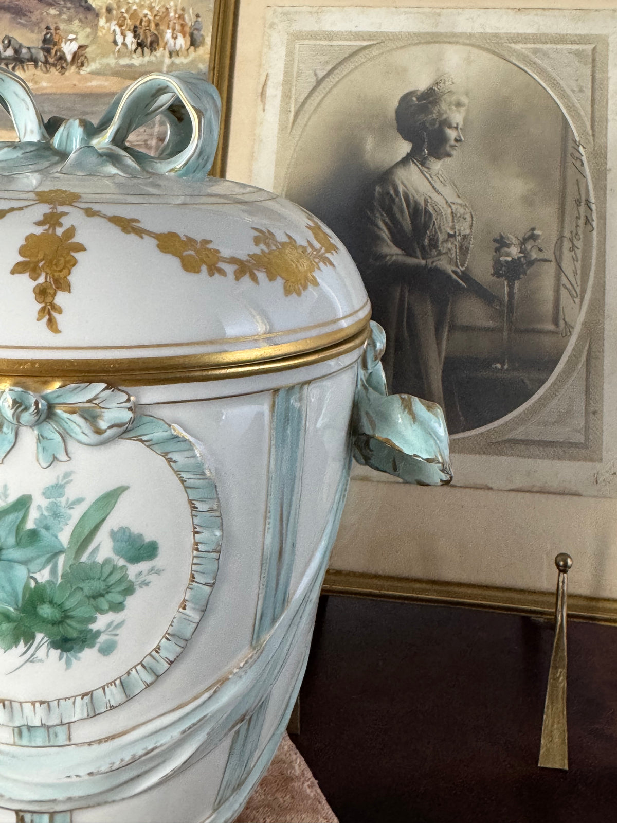 Deckelvase mit Monogramm der Kaiserin Auguste Victoria, KPM Berlin, um 1910