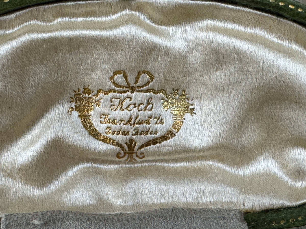 Originale goldene Manschettenknöpfe Kaiser Wilhelm II. mit Monogramm W II, Kaiserkrone, Brillanten und datiertem Originaletui von 1908.