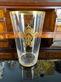 Kaiserliches Wasserglas und Portweinglas Wilhelm II. mit IRW Monogramm und Kaiserkrone in Klavierlackschatulle um 1900
