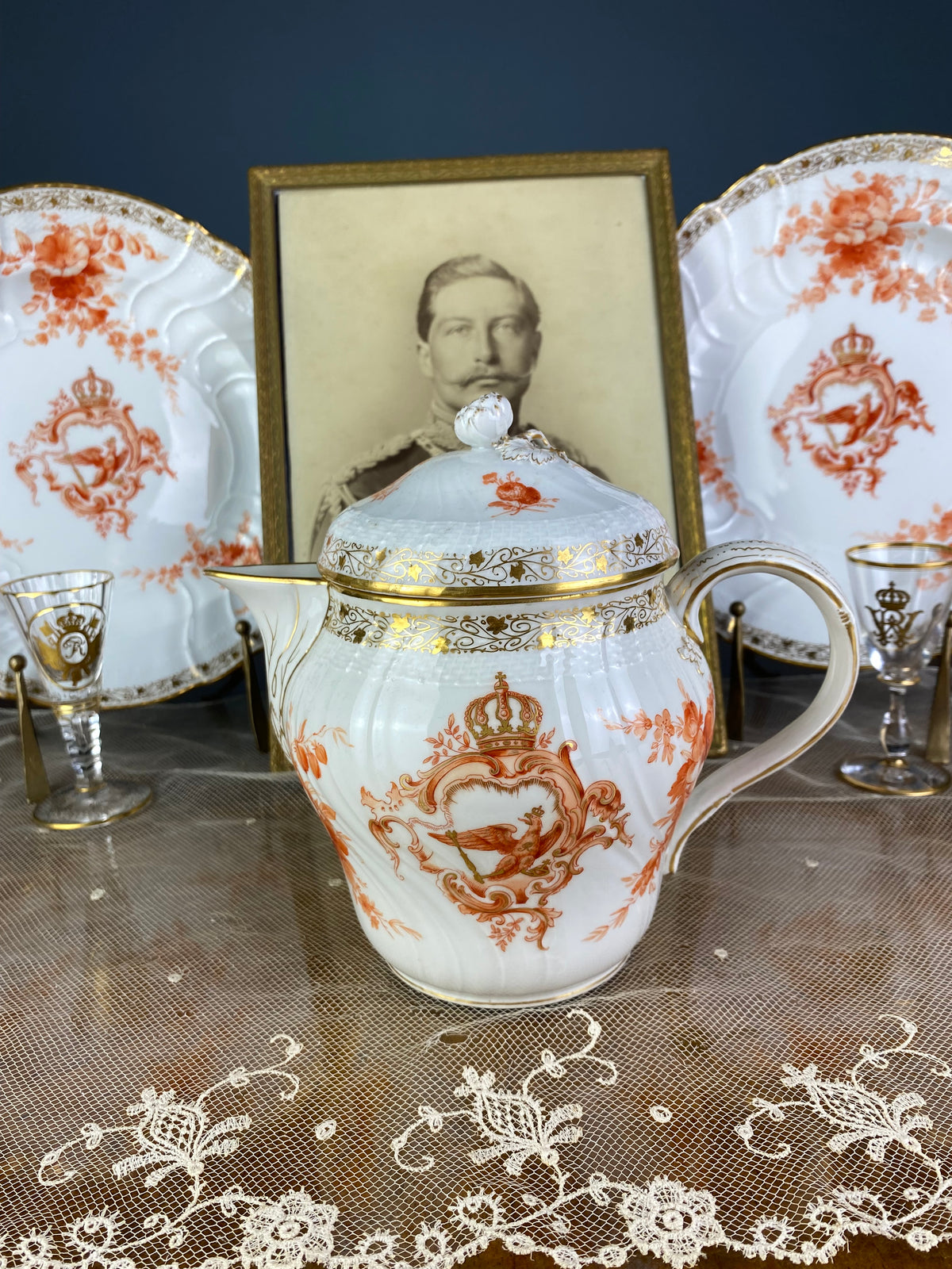 Neuosier Warmwasserkanne, Kaiser Wilhelm II, datiert 1901 + 1911