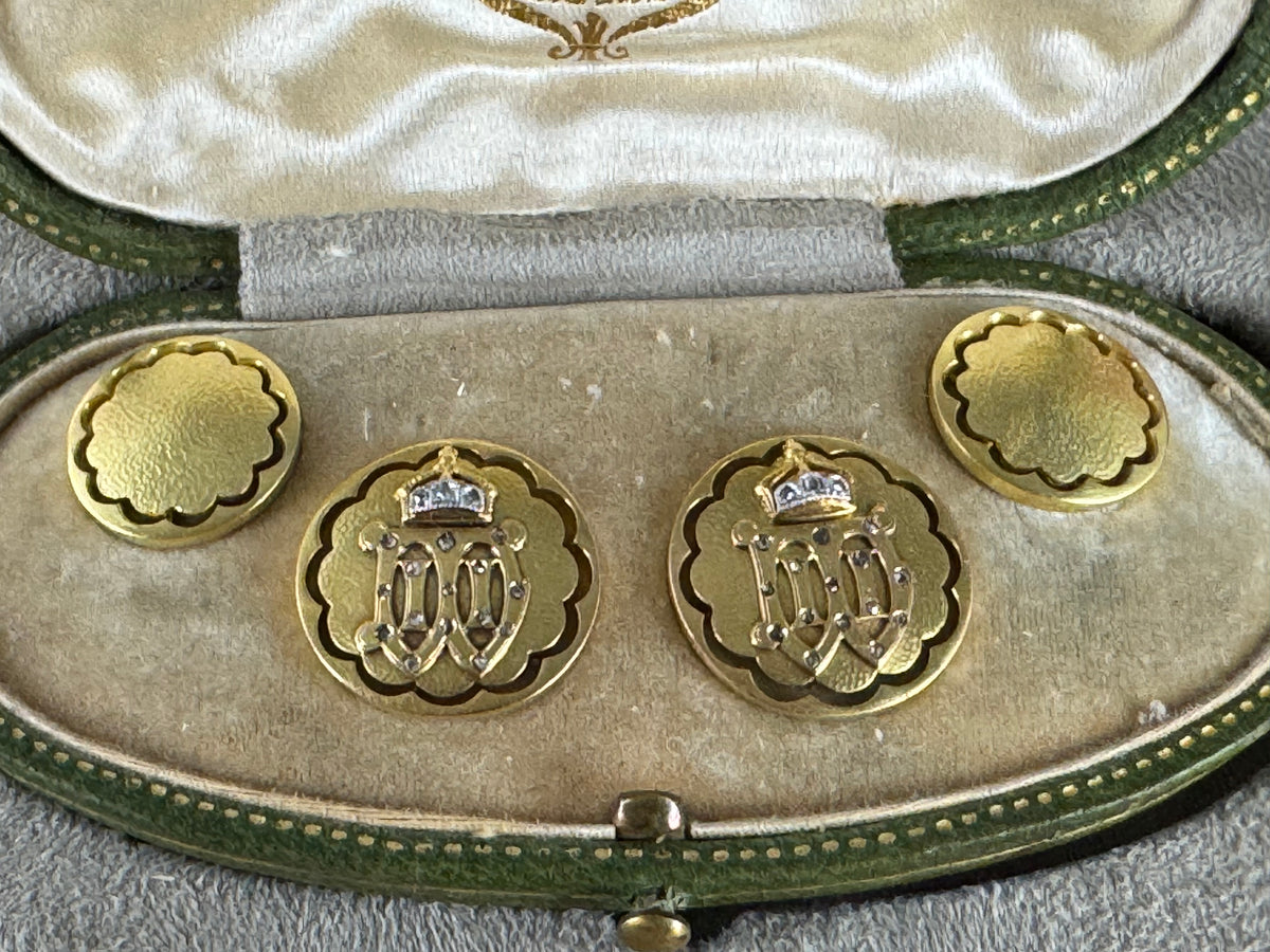 Originale goldene Manschettenknöpfe Kaiser Wilhelm II. mit Monogramm W II, Kaiserkrone, Brillanten und datiertem Originaletui von 1908.
