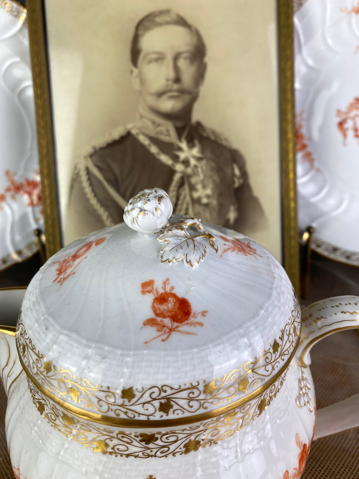 Neuosier Warmwasserkanne, Kaiser Wilhelm II, datiert 1901 + 1911