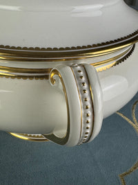 Kaiserliche Suppenterrine mit Deckel von S.M.Y. Hohenzollern, datiert 1911 – Porzellan aus dem Besitz Kaiser Wilhelm II.