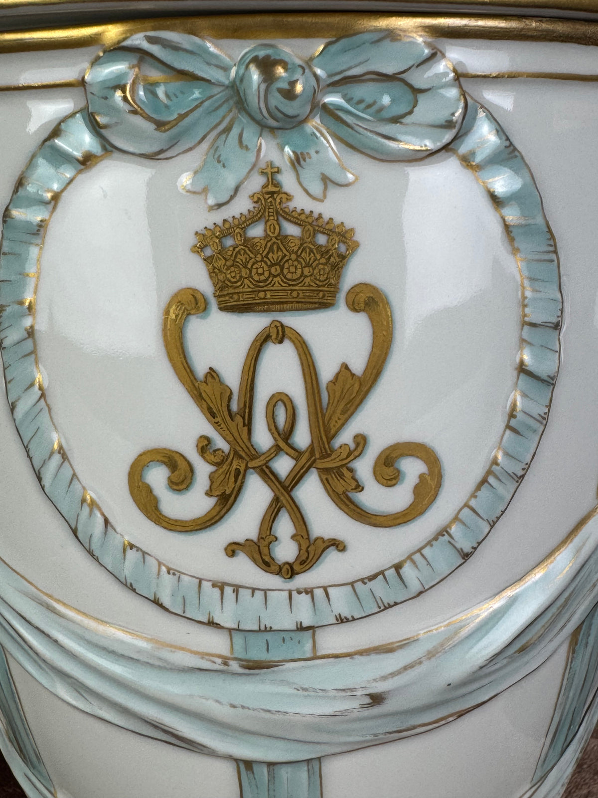 Deckelvase mit Monogramm der Kaiserin Auguste Victoria, KPM Berlin, um 1910