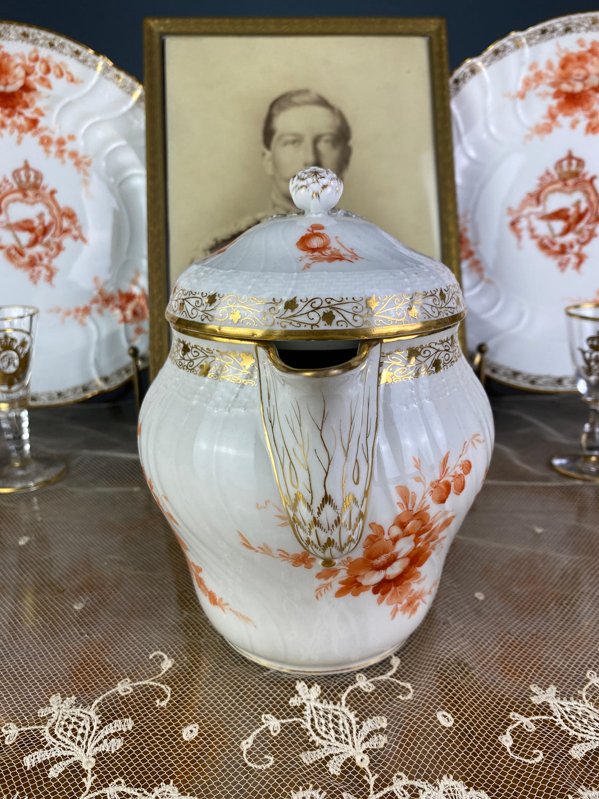 Neuosier Warmwasserkanne, Kaiser Wilhelm II, datiert 1901 + 1911