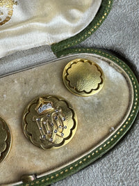 Originale goldene Manschettenknöpfe Kaiser Wilhelm II. mit Monogramm W II, Kaiserkrone, Brillanten und datiertem Originaletui von 1908.