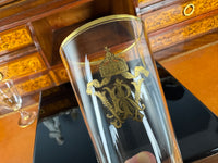 Kaiserliches Wasserglas und Portweinglas Wilhelm II. mit IRW Monogramm und Kaiserkrone in Klavierlackschatulle um 1900