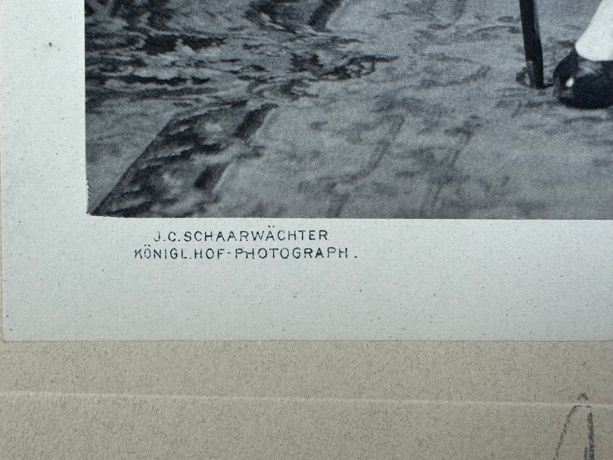 Großer feuervergoldeter Geschenkrahmen mit Widmungsportrait von Kaiser Wilhelm II., 1897