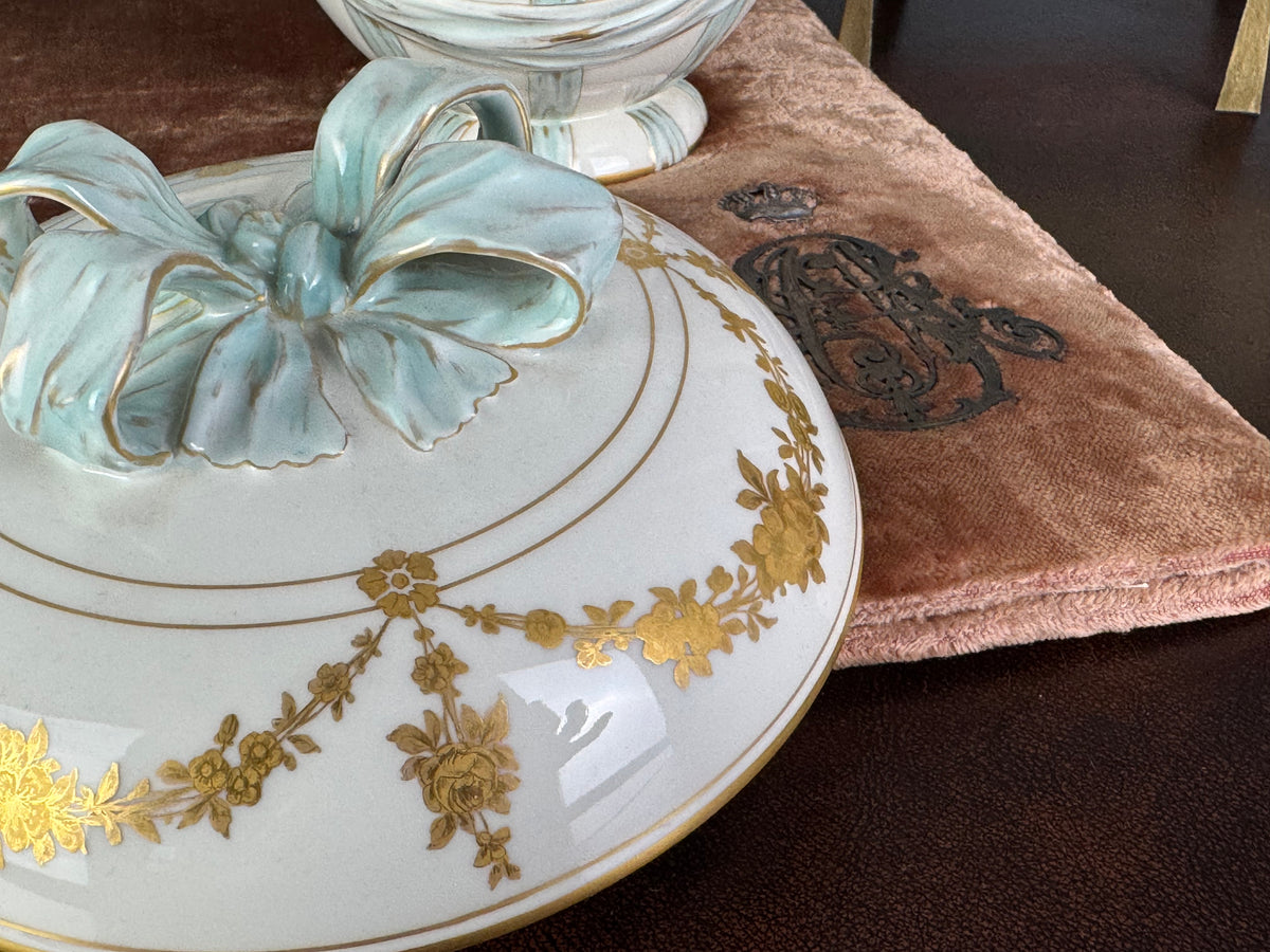 Deckelvase mit Monogramm der Kaiserin Auguste Victoria, KPM Berlin, um 1910