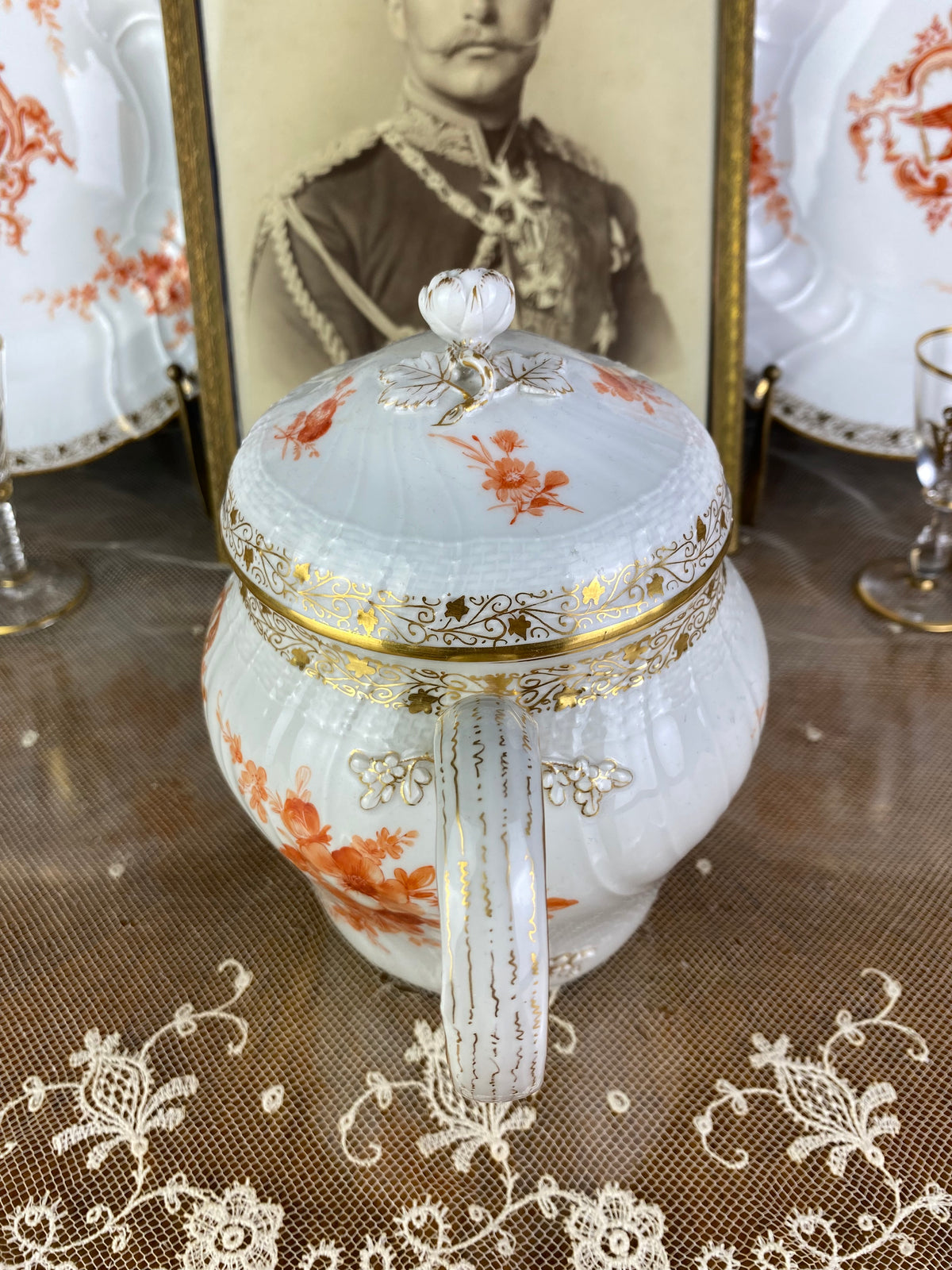 Neuosier Warmwasserkanne, Kaiser Wilhelm II, datiert 1901 + 1911