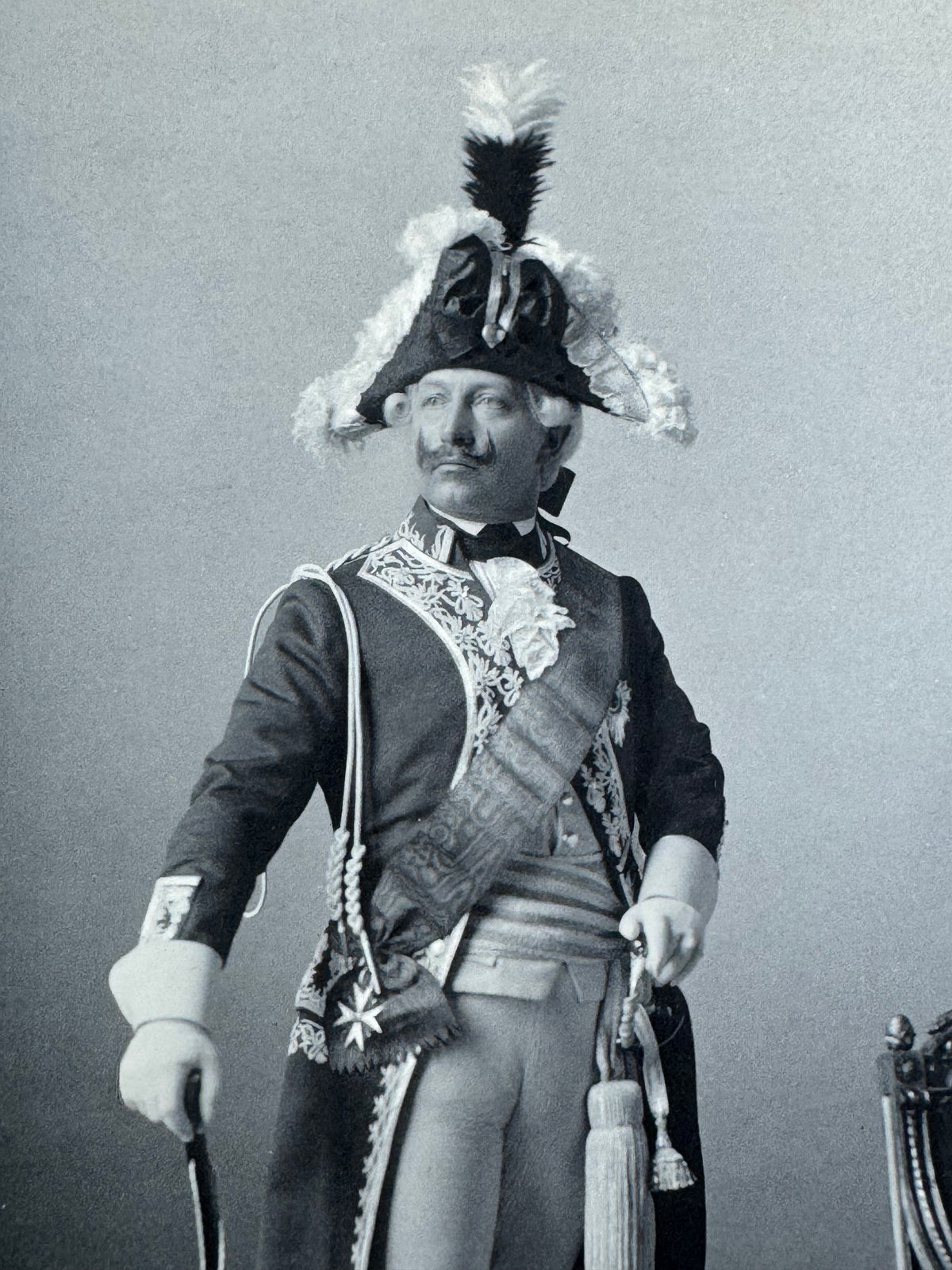 Großer feuervergoldeter Geschenkrahmen mit Widmungsportrait von Kaiser Wilhelm II., 1897