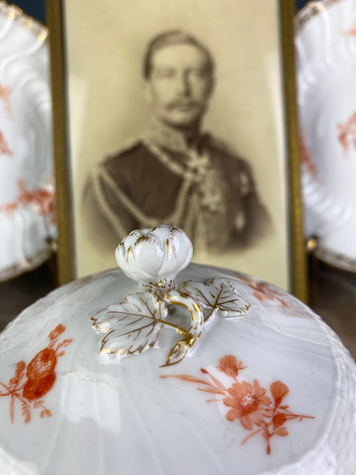 Neuosier Warmwasserkanne, Kaiser Wilhelm II, datiert 1901 + 1911