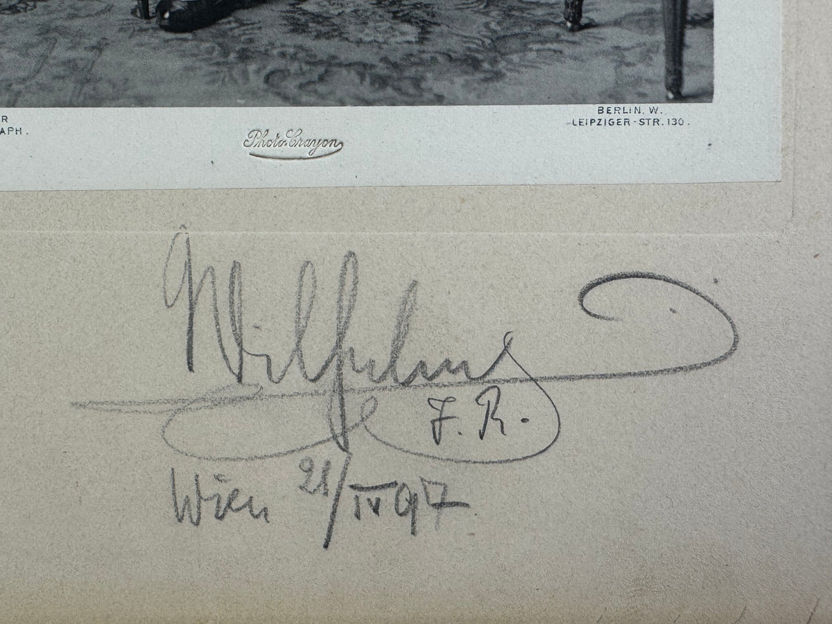 Großer feuervergoldeter Geschenkrahmen mit Widmungsportrait von Kaiser Wilhelm II., 1897