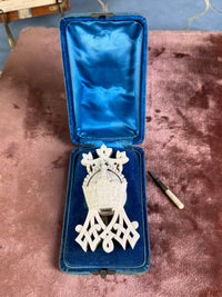 Uhr mit Monogramm der Kaiserin Auguste Victoria, ca. 1890