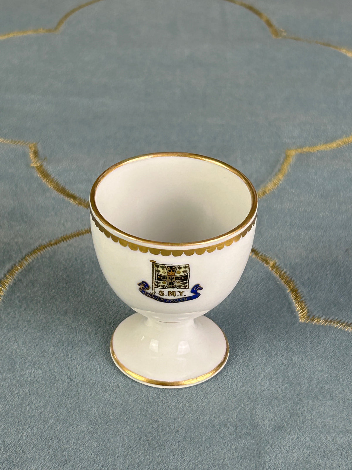Kaiserlicher Eierbecher von S.M.Y. Hohenzollern, datiert 1904 – Porzellan aus dem Besitz  Kaiser Wilhelm II.
