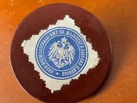 Antikes Cadinen Deckelgefäß mit Monogramm H unter Krone für Kaiserin Hermine, blaue Glasur, Golddekor und originaler Hofaufkleber
