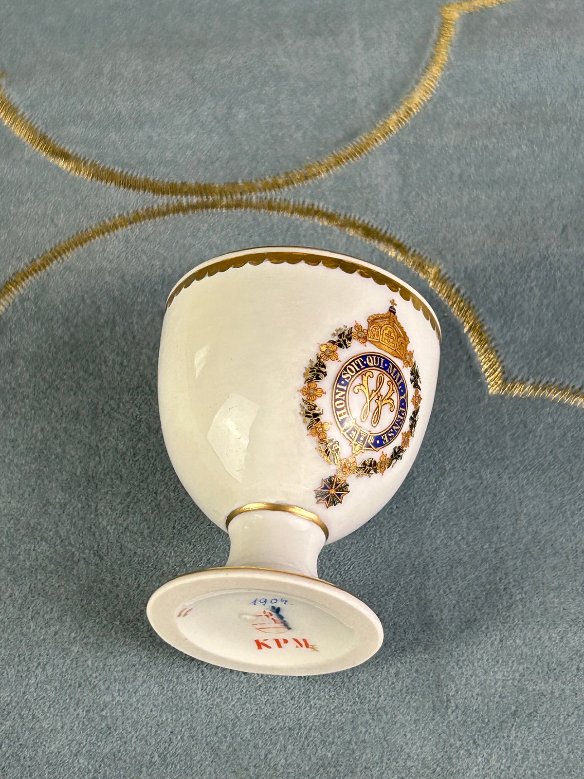 Kaiserlicher Eierbecher von S.M.Y. Hohenzollern, datiert 1904 – Porzellan aus dem Besitz  Kaiser Wilhelm II.