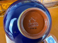 Antikes Cadinen Deckelgefäß mit Monogramm H unter Krone für Kaiserin Hermine, blaue Glasur, Golddekor und originaler Hofaufkleber